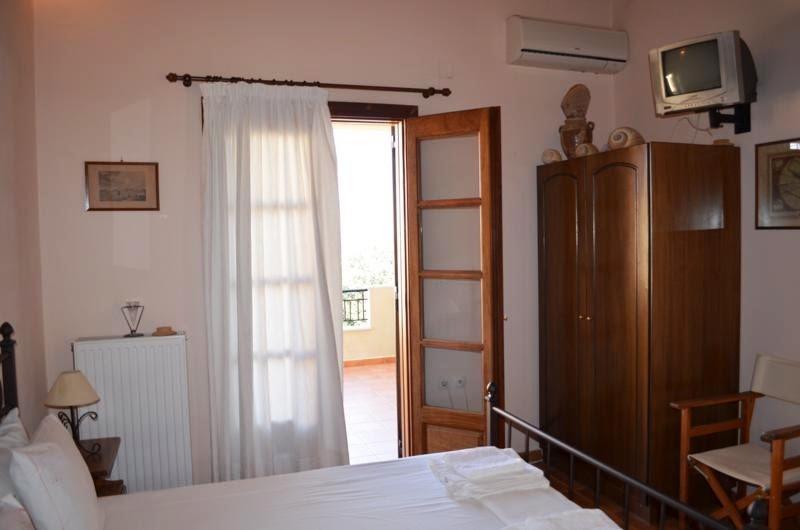 Alexandraki Rooms Poúlithra Chambre photo